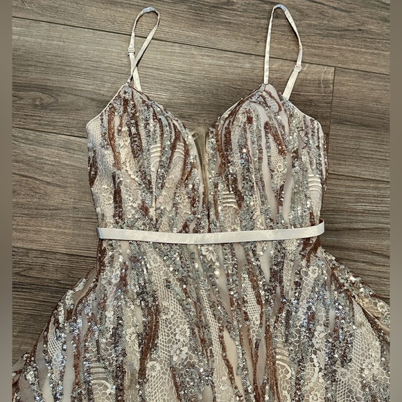 Lucci Lu 28016 Formal Dress in Gold Size 6 - Picture 4 of 14